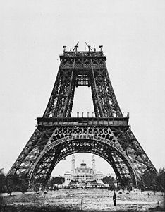 正在建造的艾菲爾鐵塔（1887-89年8月）