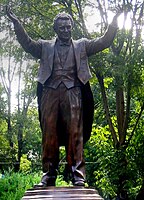 A statue in Mexico City to Plácido Domingo as a recognition to his contributions to 1985 Mexico City earthquake victims and his artistic works.