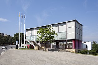 西班牙第二共和國展館，何塞普·路易斯·塞特（英语：Josep_Lluís_Sert）（重建，1937年）