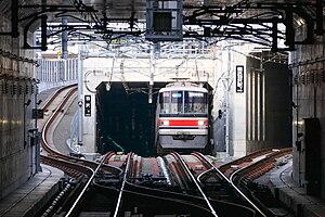 羽沢横浜国大駅にある分岐点 （外側：JR線新宿方面、内側：新横浜・東急線方面）