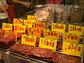 澳门零食店，照片中展示的商品以猪肉干、牛肉干为主