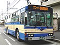 ほぼ同経路を運行する阪神バス（阪神尼崎、写真は阪神電鉄バス時代で尼崎と神戸間を直通していた）