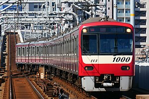 京急空港線を走行する「エアポート快特」 （2023年2月 糀谷駅）