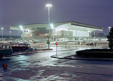 华沙中央车站，阿森紐斯·羅曼諾維奇（葡萄牙語：Arseniusz Romanowicz） (1975年)