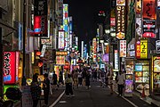 歌舞伎町街道，在電影前半段出現