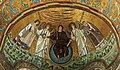 中：耶穌基督，兩側：大天使，左一：聖維塔，右一：拉文納主教埃克勒修斯
