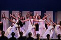 南侨中学现代舞蹈团于2012年该校首场公共演出《园·融》中展现优美舞姿。