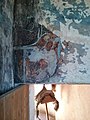 Restes d'une fresque représentant un oiseau picorant des raisins. C'est une référence à Zeuxis, qui était connu pour être un des peintres les plus réalistes de l'Antiquité.