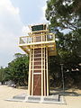 黃金泳灘的鐘樓，由屯門區議會撥款興建。