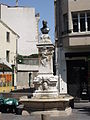 Fontaine et buste de Paul Pamard, maire d'Avignon.