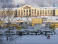 大批蘇式小巴停泊在俄羅斯下塔吉爾的火車站