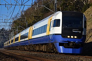 東京駅 - 銚子駅間で運転される 255系による特急「しおさい」