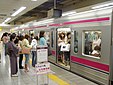 Voiture réservée aux femmes (gare de Shinjuku).