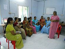 一群印度的婦女接受健康教育