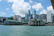 中環天星碼頭（右，往尖沙咀）和香港海事博物館