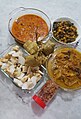 印尼開齋節食用的Opor（一種類似咖哩的料理）、Gulai（一種類似咖哩的料理）、Ketupat（馬來粽）、Tumis kentang sayur（炒蔬菜馬鈴薯）、Bawang goreng（油蔥酥）