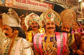 Femmes déguisées à l'occasion de Dhinga Gavar, une fête semblable à Gangaur mais uniquement célébrée à Jodhpur.