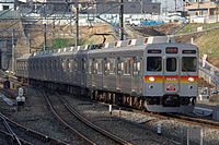 8500系による大井町線 - 田園都市線を直通する急行（2006年6月10日、梶が谷駅）